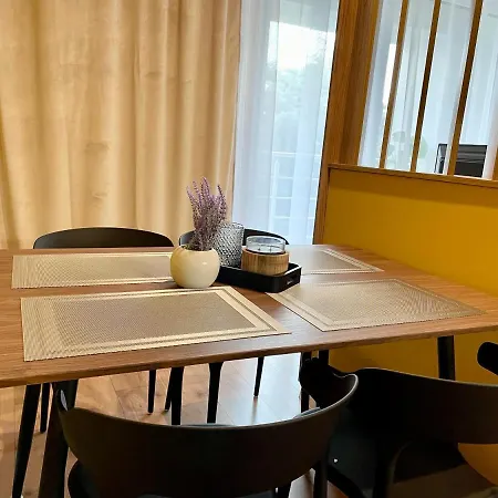 Za Ratuszem - Z Balkonem